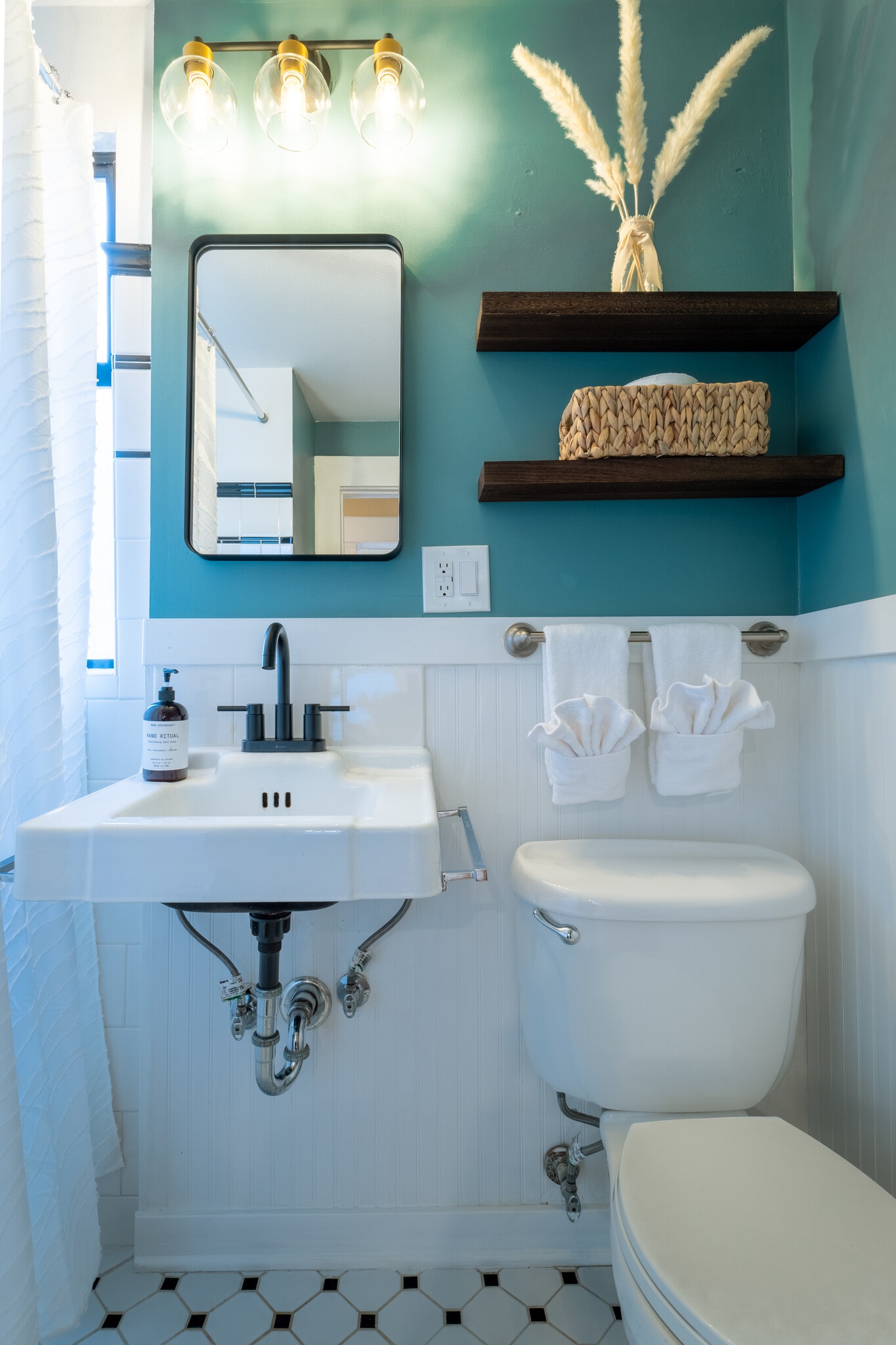 Towels and bath essentials provided - 1519 32nd Ave