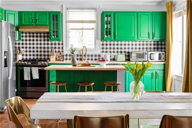 Building Photo - 720 Mollie St SE