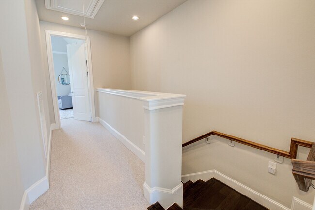 Building Photo - 9664 Knight Rd