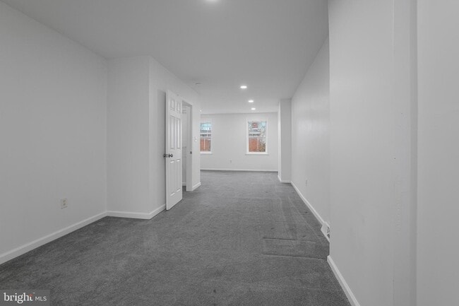 Building Photo - 609 W 9th St