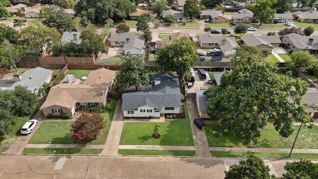 Building Photo - 715 Terryland Dr
