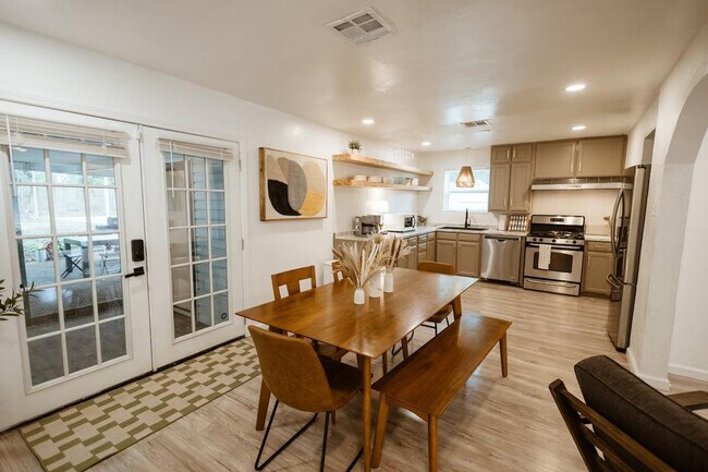 Building Photo - 1824 N 12th St