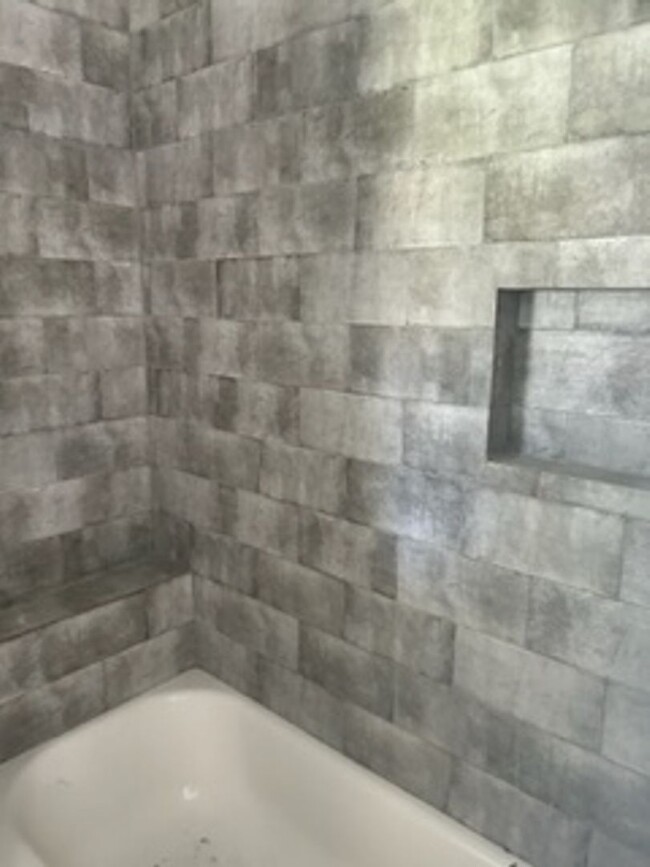 Building Photo - Large  3 bedroom, 2 bath pool home.