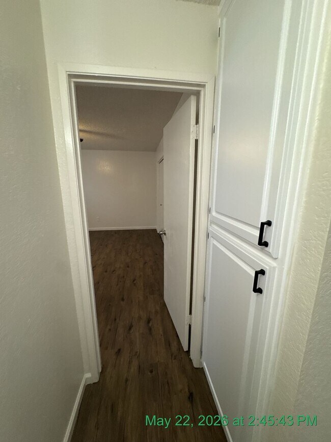 Building Photo - 1566