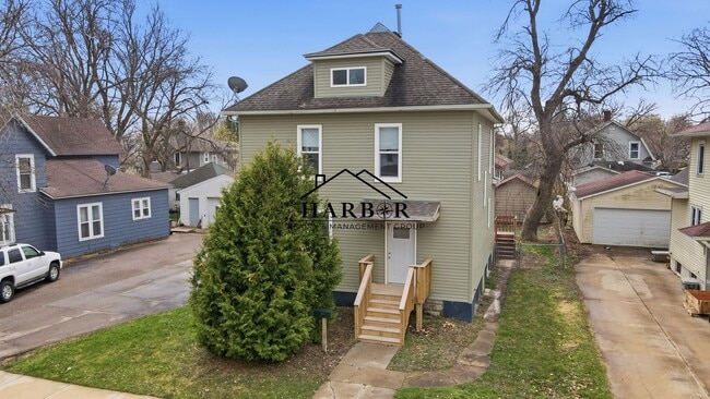 Building Photo - 401 3rd Ave SW