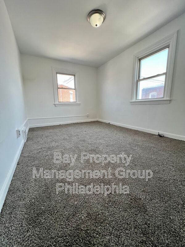 Building Photo - 812 MacDonald St