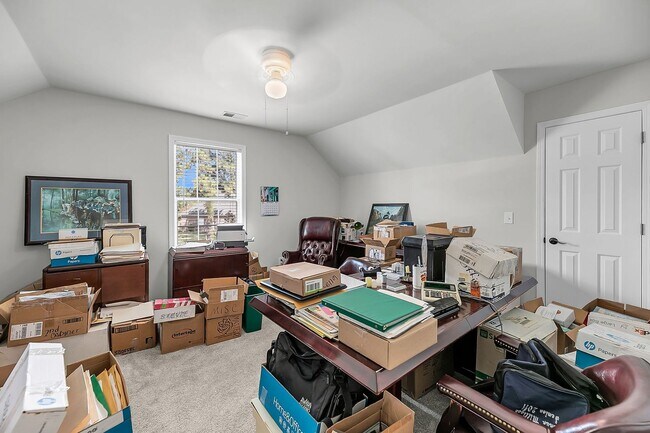 Building Photo - Spacious & Well-Maintained Home for Rent in North Charleston