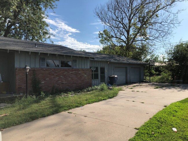 Building Photo - Ranch Style 4 Bedroom