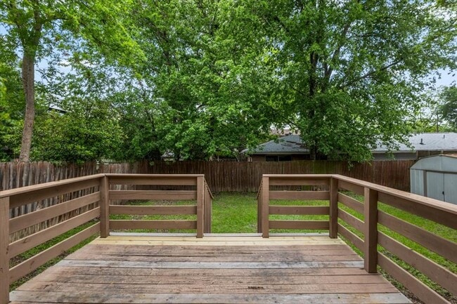 Building Photo - 1717 Bluebonnet Ln
