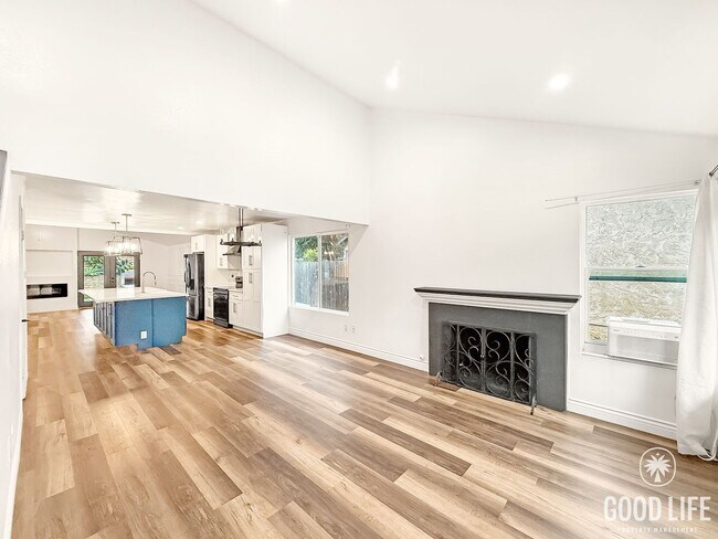 Building Photo - Updated 4B 2BA Home in Paradise Hills w/ Solar and Turf!