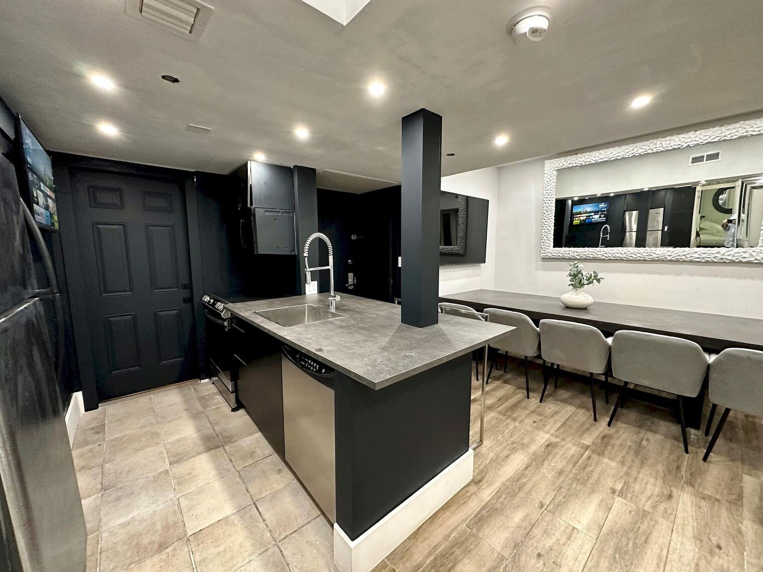 Building Photo - 825 Jimmy Buffett Mem Hwy