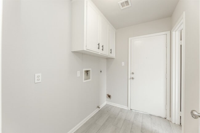 Building Photo - 21402 Park Royale Dr