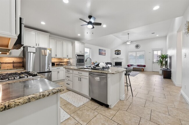 Building Photo - 6515 Sterling Shores Ln