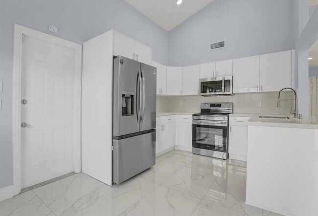 Building Photo - 8389 Rural Ln