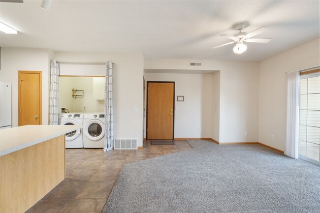 Building Photo - $1,150 | 2 Bedroom, 1 Bathroom Condo | Pet...