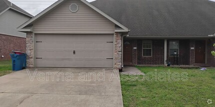 Building Photo - 3003 SW Deerfield Blvd