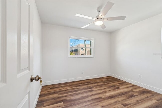 Building Photo - 14919 N Bayshore Dr
