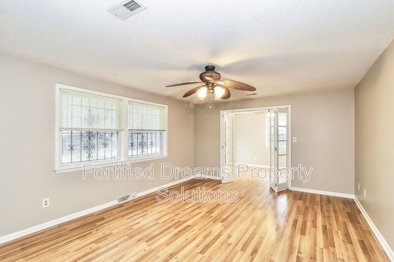 Building Photo - 2204 Celeste Ct