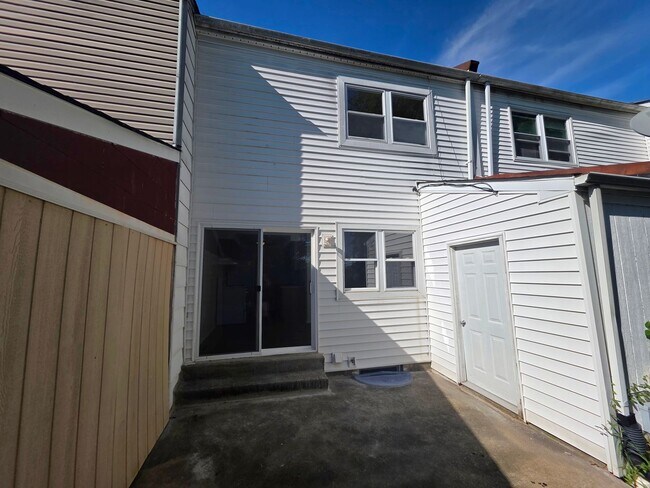 Building Photo - 30 Fleming St