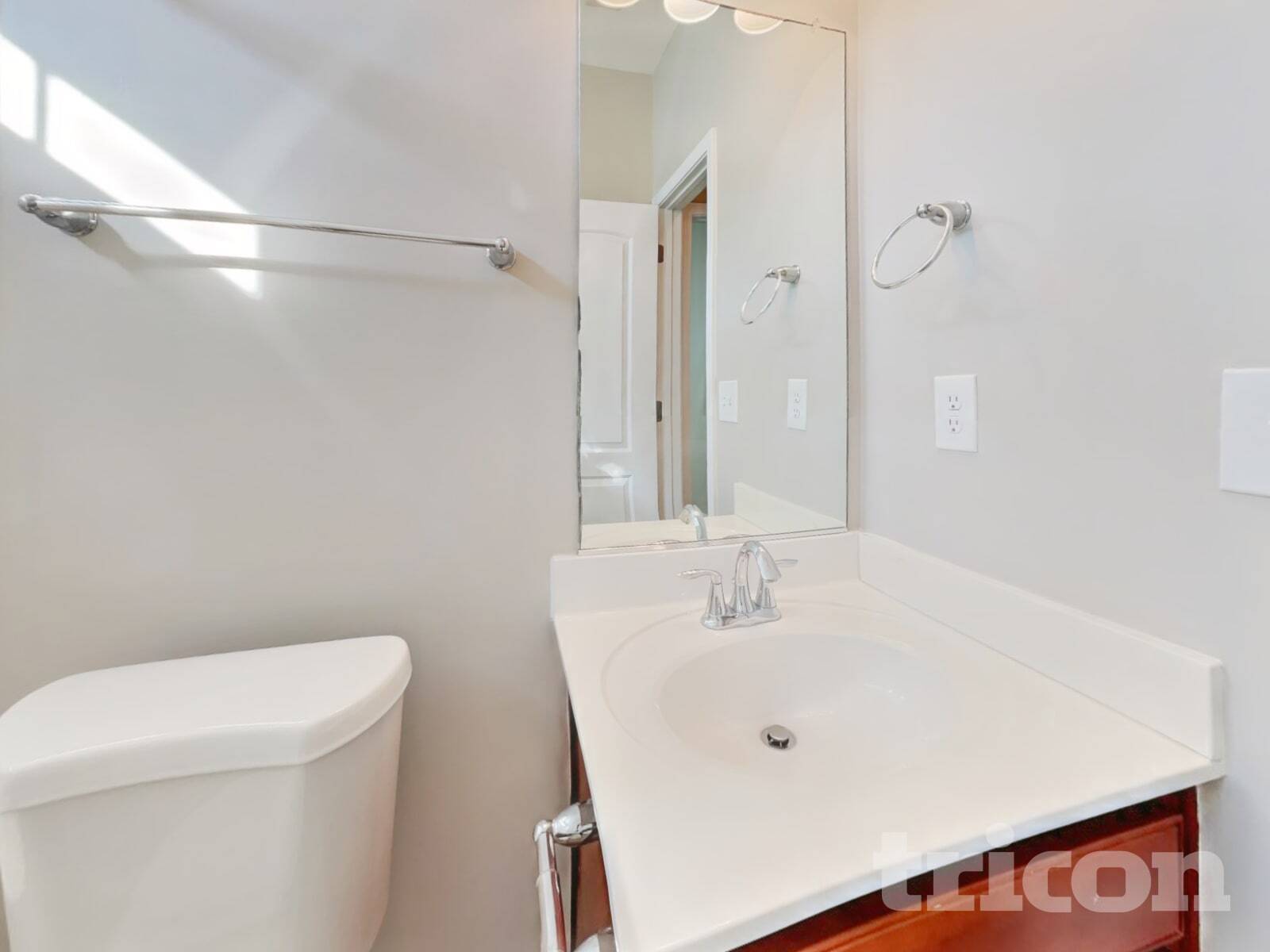 Building Photo - 1933 Pavilion Dr