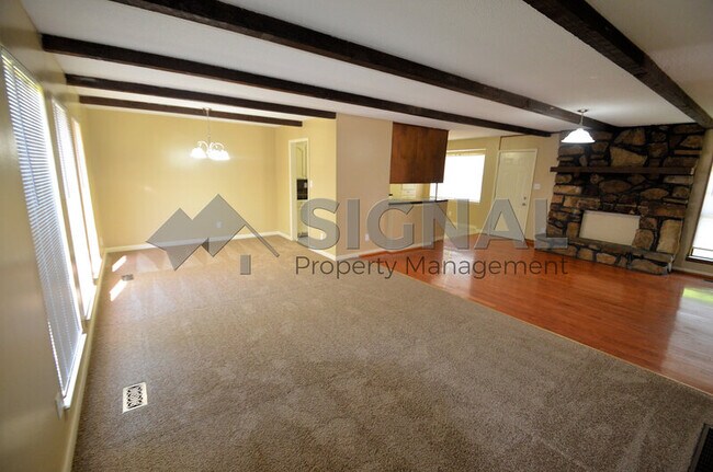 Building Photo - 4001 6th Ave