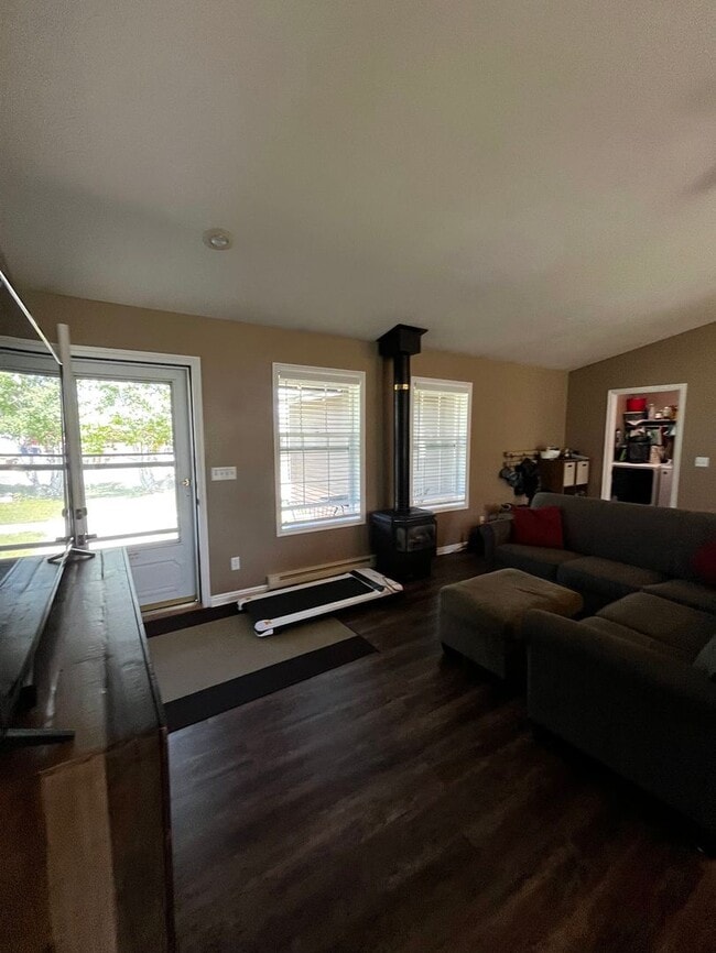 Building Photo - Furnished 3-Bedroom Home in Quiet Victor N...