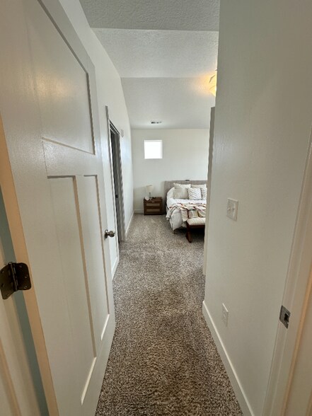 Building Photo - 938 W Coral Charm Wy