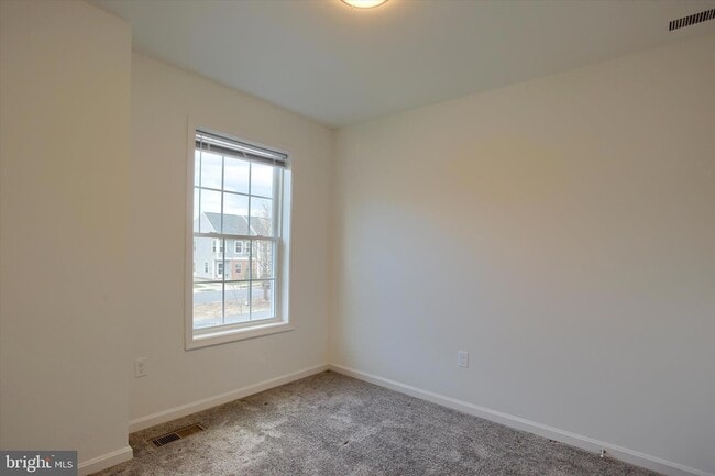 Building Photo - 30 Parkview Dr