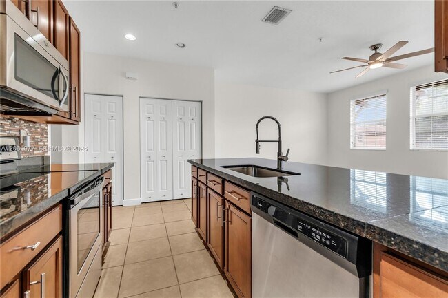 Building Photo - 936 SW 147th Ave
