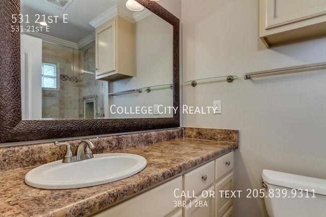 Building Photo - 531 21st St E