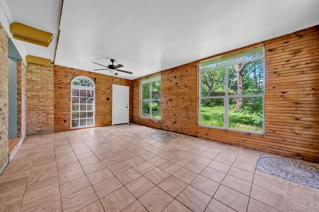 Building Photo - 3532 Spring Hill Ave