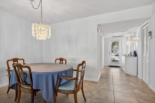 Building Photo - 3150 NE 48th Ct