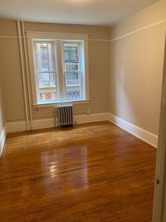 Bedroom - 24 Barclay St