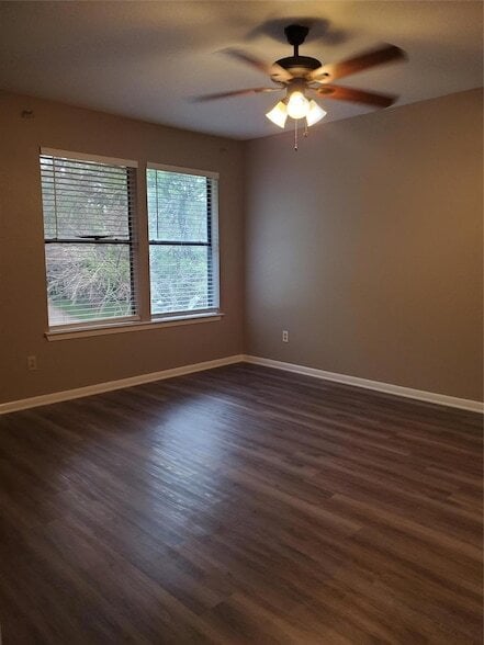 Building Photo - 9008 Sanger Dr