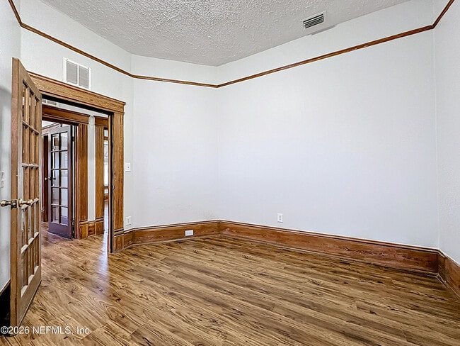 Building Photo - 138 E Duval St