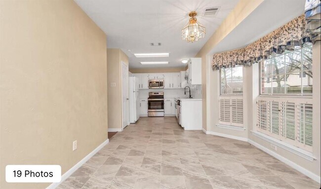 Building Photo - 1122 Augusta Dr