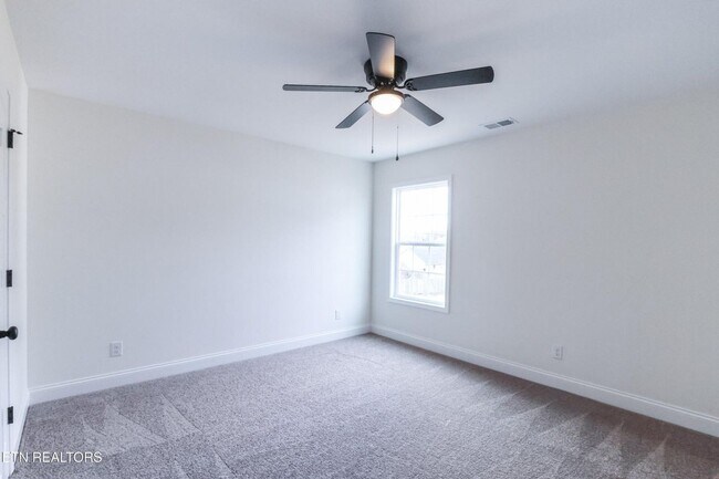 Building Photo - Maryville 37801 - 4 bedroom, 2 bath home - Contact Adam Sharp (865) 254-0980