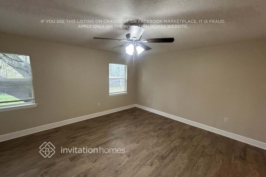 Building Photo - 3236 Forestbrook Dr N