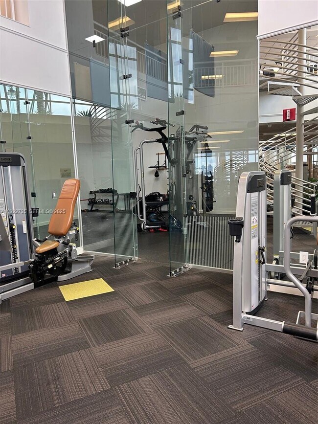 Building Photo - 808 Brickell Key Dr