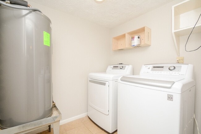 Building Photo - 8728 Wilcrest Dr