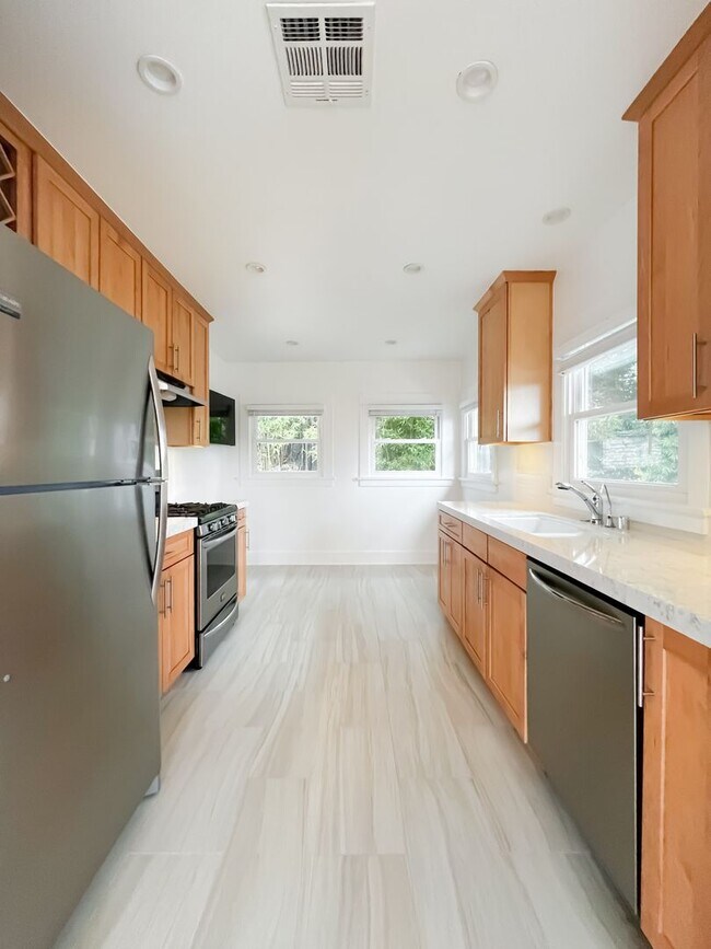 Building Photo - Unbelievable Stand-Alone 2-Bedroom House in Prime West Hollywood Hills