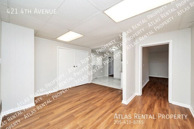 Building Photo - 421 4th Ave