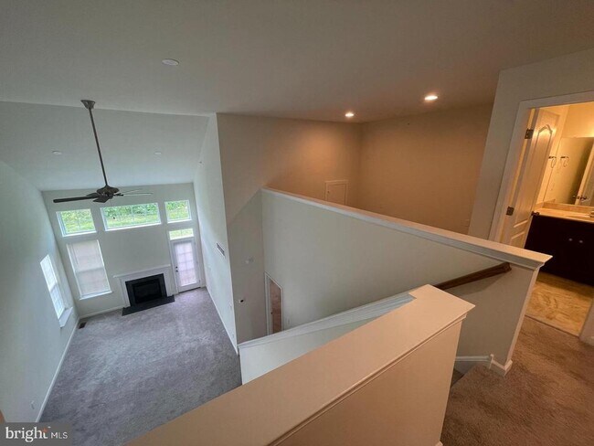 Building Photo - 516 Gray Feather Way