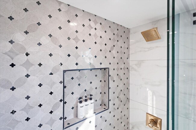 Building Photo - 8543 E Valley Vista Dr