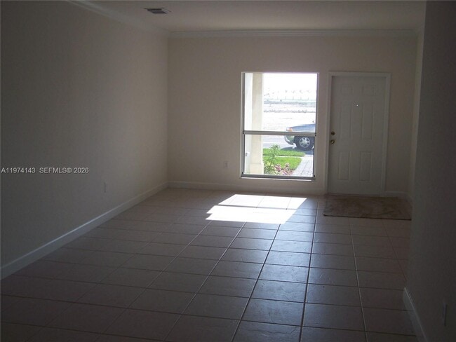 Building Photo - 656 SE 30th Terrace