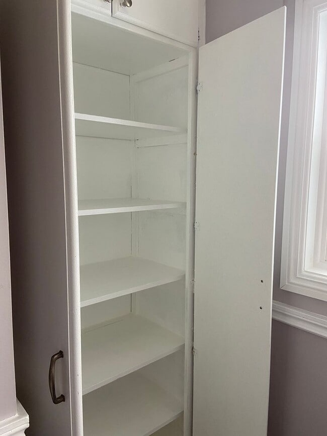 Building Photo - 2 Bedroom House for RENT with Garage and e...