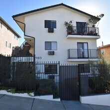 Building Photo - 980 White Knoll Dr