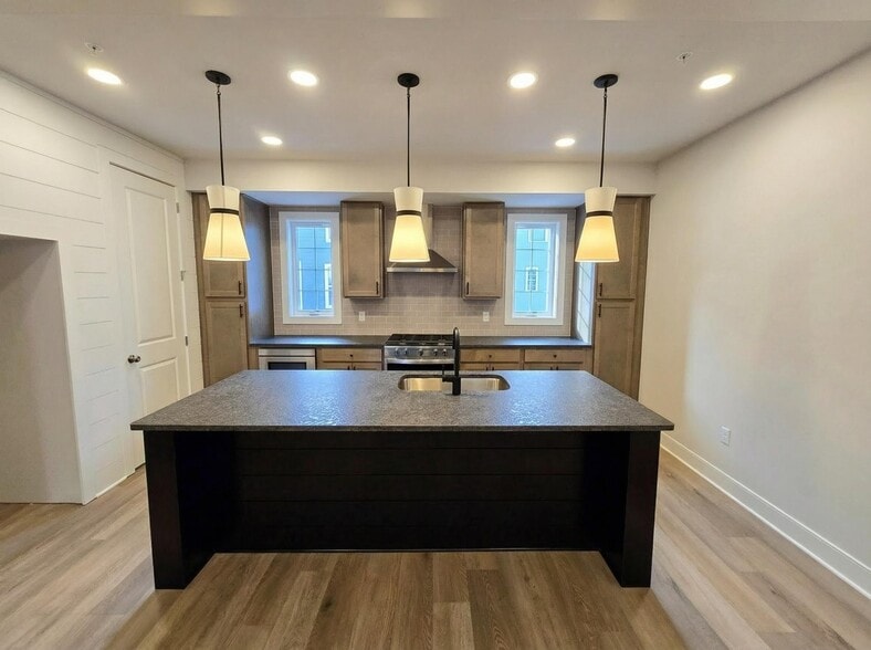 Building Photo - 305 Frederick Way