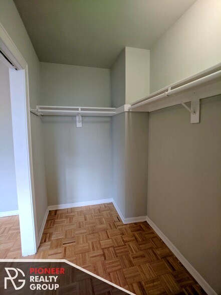 Building Photo - 739 W Belmont Ave