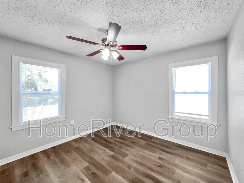 Building Photo - 3110 W Hartnett Ave
